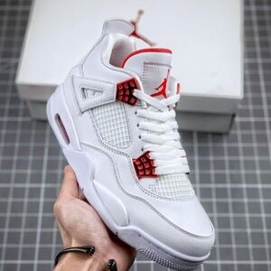 Air Jordan 4 Retro Metallic Red. Size 10.5